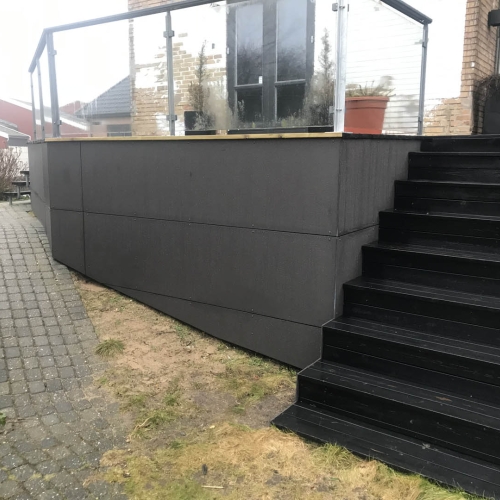 hævet træterrasse
