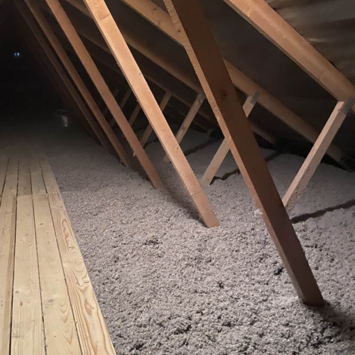 Isolering af loft med papiruldsisolering
