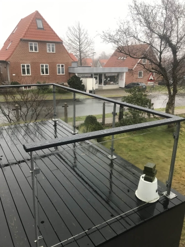 glasgelænder til træterrasse