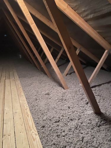 Isolering af loft med papiruldsisolering